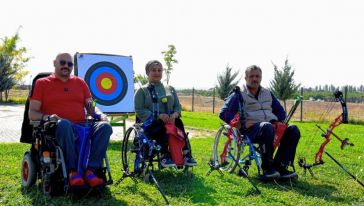 Engelsiz Spor Merkezi'nde Engellilerin Okçuluk Faaliyeti