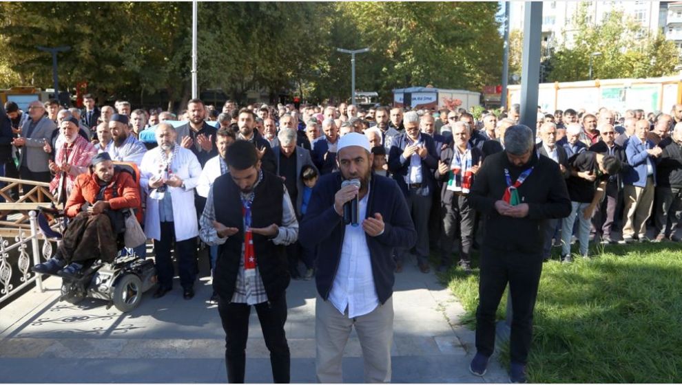 İsrail'in Katlettiği Sinvar İçin Gıyabi Cenaze Namazı