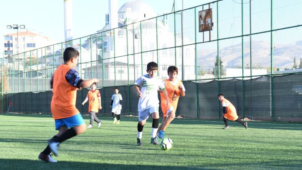 Yeşilyurt'ta Cumhuriyet Kupası Futbol Turnuvası