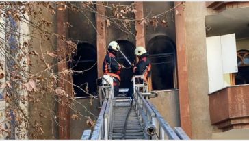 Deprem Hasarlı Boş Binada Yangın Çıktı