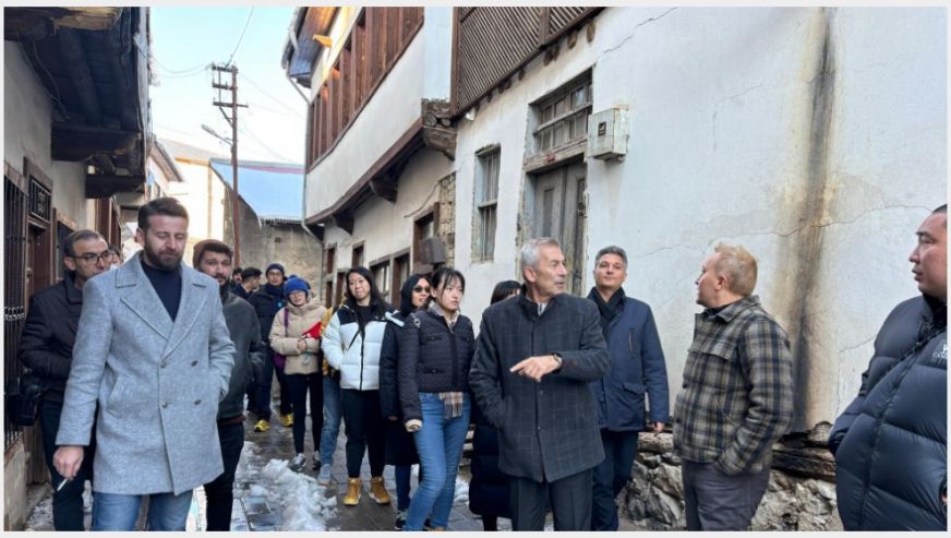 Arapgir'e Çin ve Güney Koreli Seyahat Acentalarından Gezi