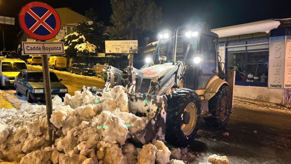 Arapgir Belediyesinden Gece Kar Temizliği