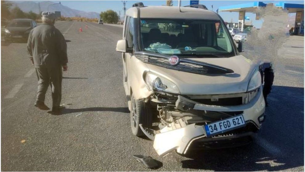 TIR'la Çarpışan Araçta 1 Kişi Yaralandı