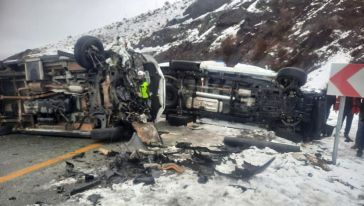 Pütürge Yolunda Kaza.. Ambulans İle Büyükşehir'in Pikabı Çarpıştı