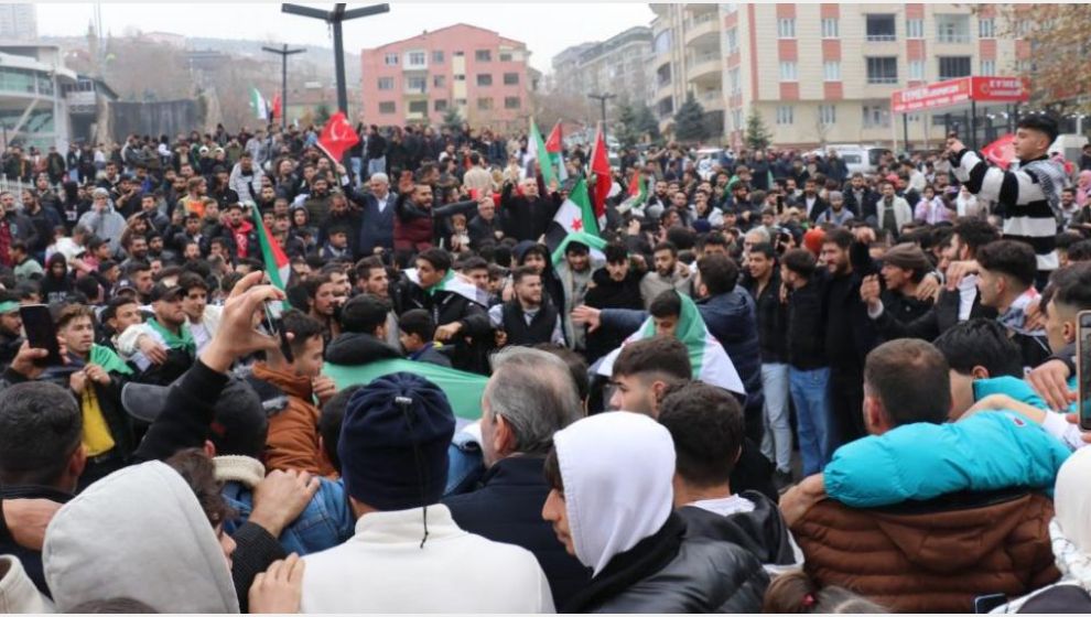 Malatya'daki Suriyeliler de Esad Rejiminin Çöküşünü Kutladı