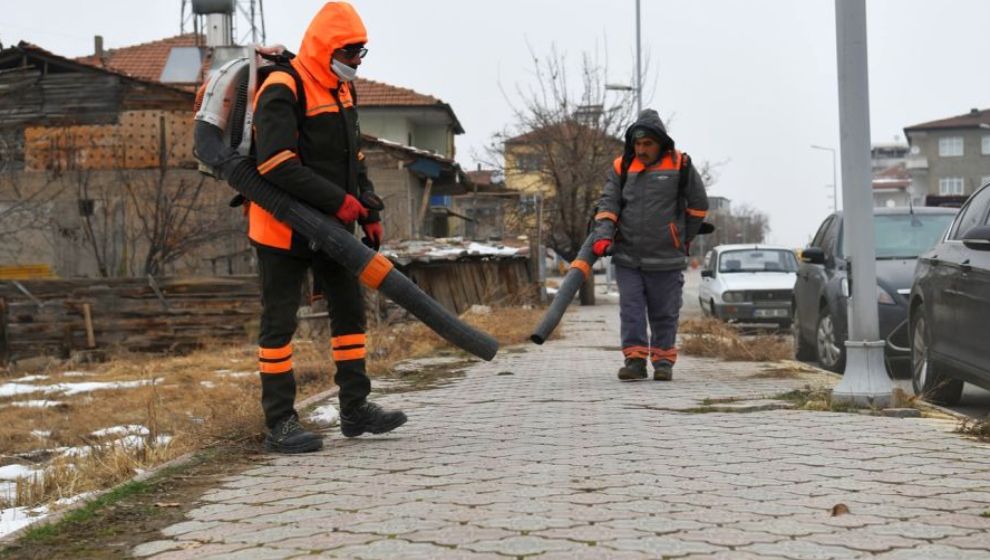 Yeşilyurt Belediyesi 245 Personelle İlçenin Temizliğini Yapıyor