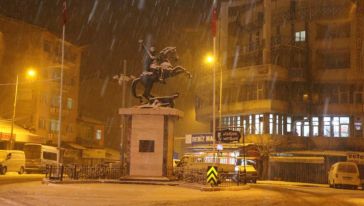 Hekimhan İlçe Merkezinde Yoğun Kar Yağışı Etkili Oldu