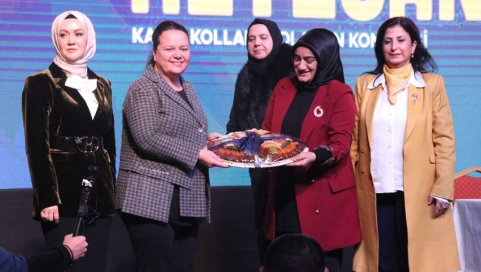 AKP'nin İl Kadın Kolları Genel Kurulu Yapıldı