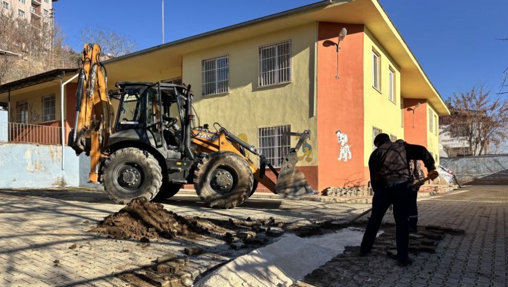 Arapgir Belediyesi'nden Okul Onarımına Katkı