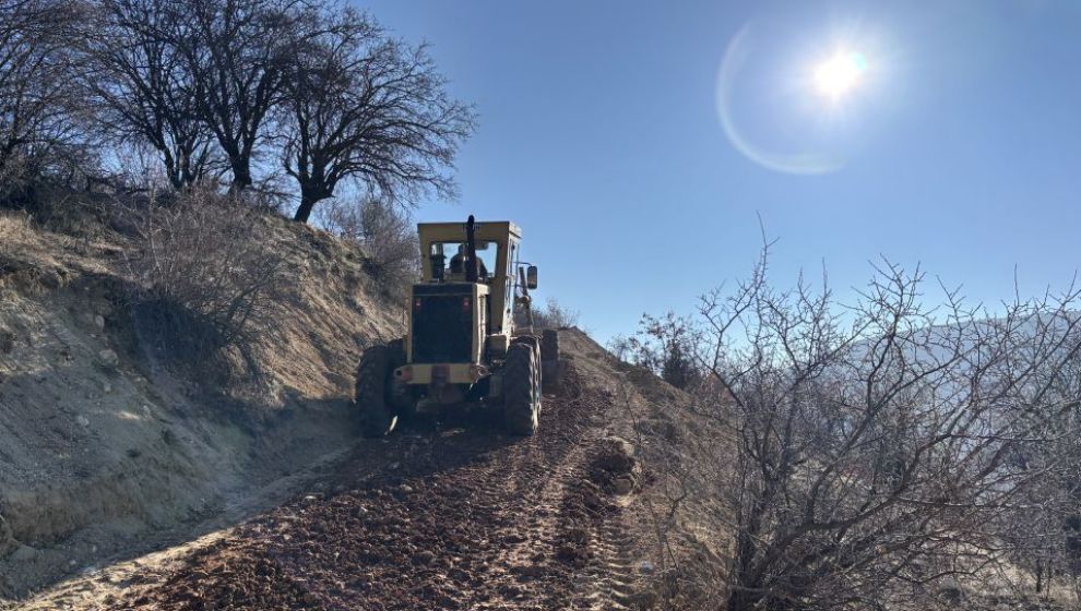 Bozulan Berenge Yolunda Onarım Çalışması