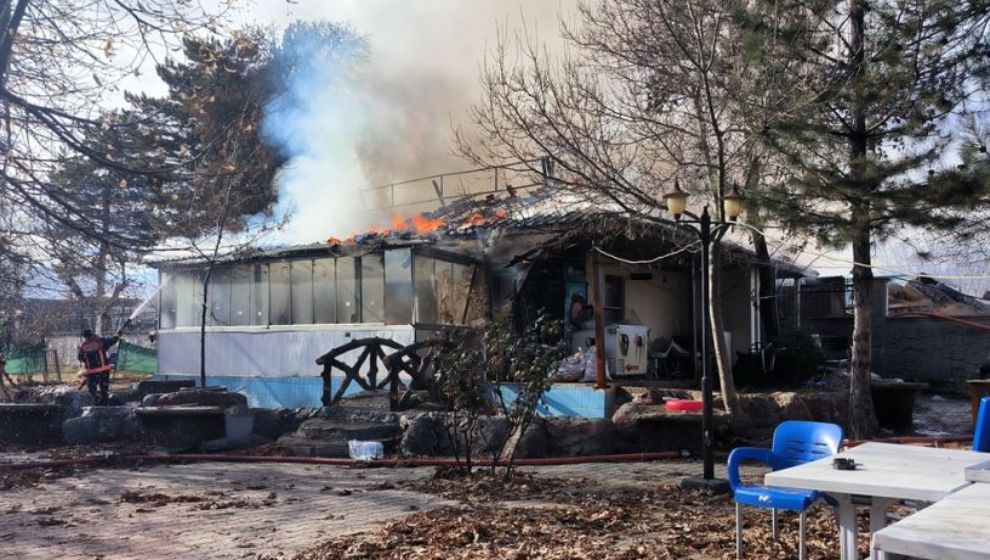 Doğanşehir'de Çay Bahçesinde Yangın Çıktı