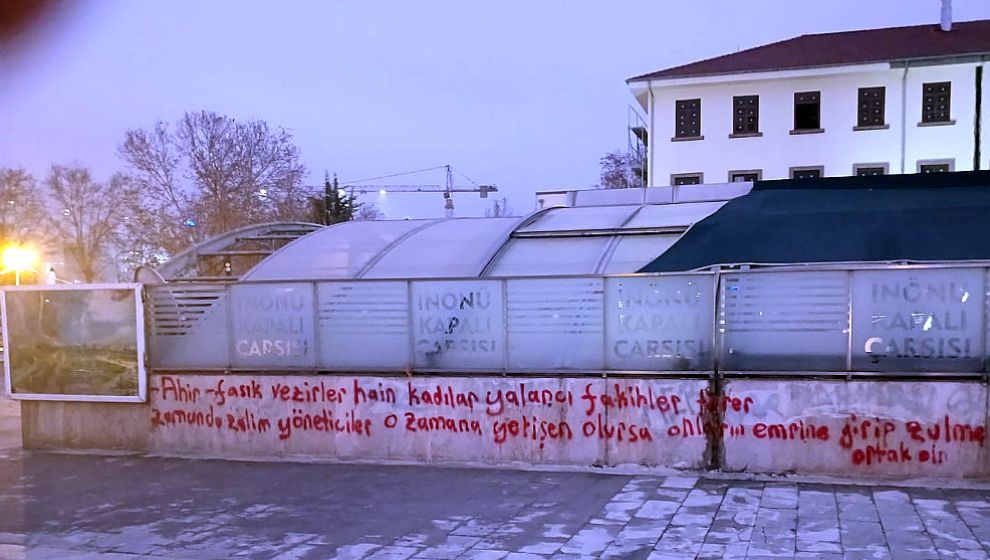 Kapalı Çarşı Üstüne Yazılan 'Hadis' Silindi, Kadın Fail Yakalanamadı!.