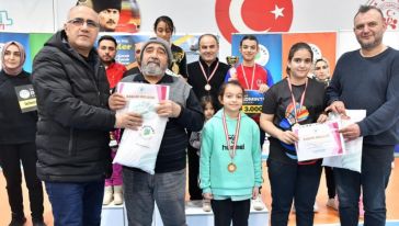 Yeşilyurt'ta Aileler Arası Badminton Turnuvası Yapıldı