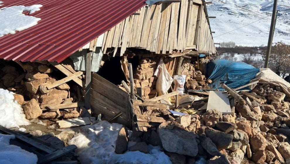 Ahırları Zarar Gören Depremzedelere Faizsiz Kredi İmkanı