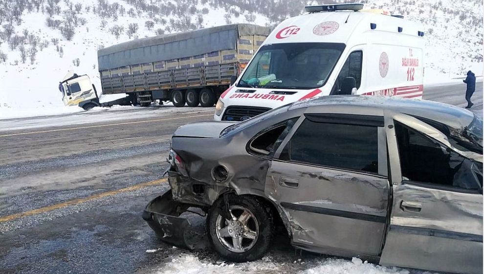 Erkenek'teki Trafik Kazasında 2 Kişi Yaralandı