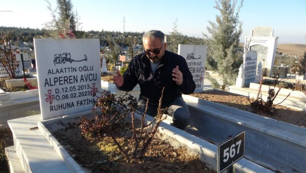 Eşi ve Oğlunu Kaybetti, Kendisi ve Kızı Enkazdan Çıkarıldı