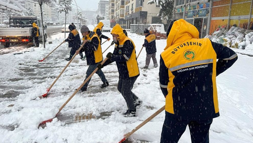 Karla Mücadele İçin 980 Personel ve 268 İş Makinesi Sahada