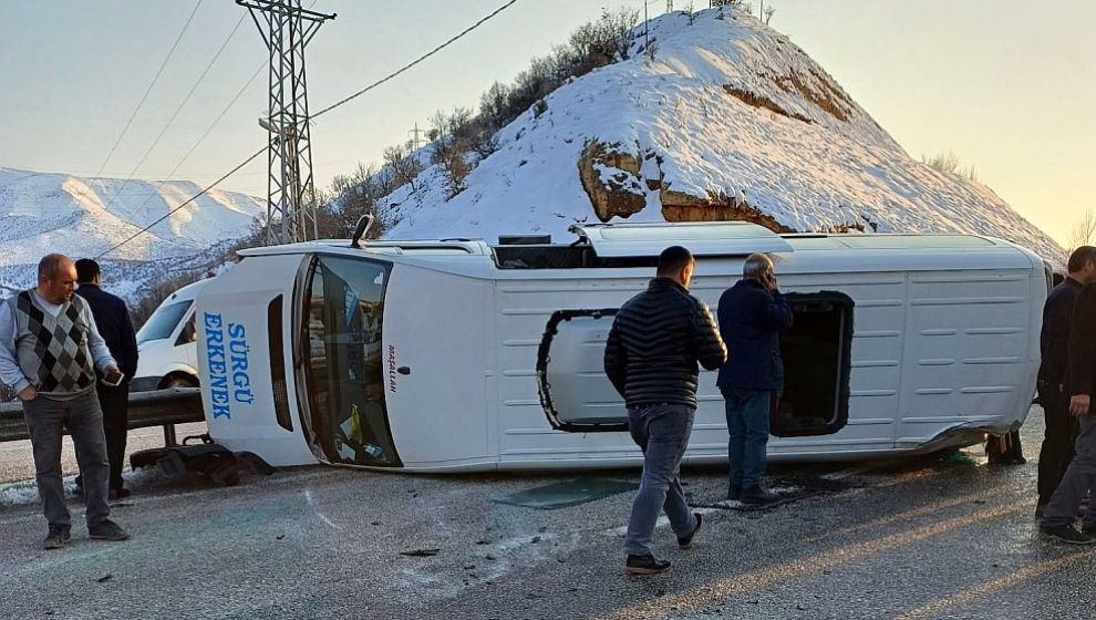 Yolcu Minibüsü Kaza Yaptı..  8 Kişi Yaralandı!.