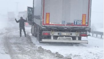 Kar Yağışı Dolayısıyla Kayseri-Malatya Yolu Kapandı