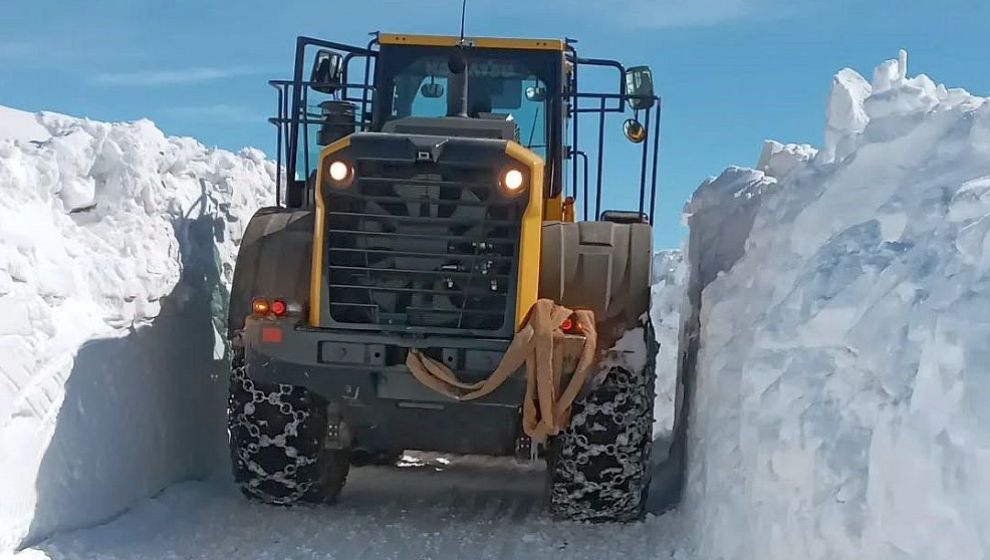 Rüzgar Türbinleri İçin Karlı Yollar Aşılıyor