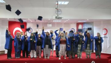 'Kadın Üniversitesi' Mezun Verdi