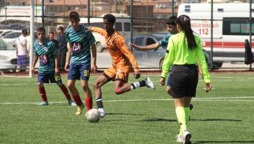 2. Amatör Futbol Büyükler Liginde Galataspor İle Fenerspor Karşılaştı
