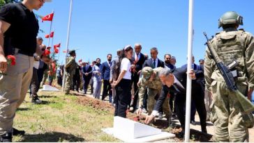 32 Yıl Önce Malatya'dan Bingöl'e Giderken PKK'nın Şehit Ettiği 33 Er Anıldı