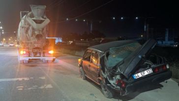 Beton Mikserinin Çarptığı Otomobilde 1 Kişi Yaralandı