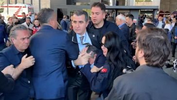 CHP Genel Başkanı Özgür Özel'e Yumruklu Saldırıda Bulunuldu