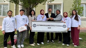 Kale MYO Aşçılık Bölümü Öğrencileri Elazığ'da Ödül Aldı