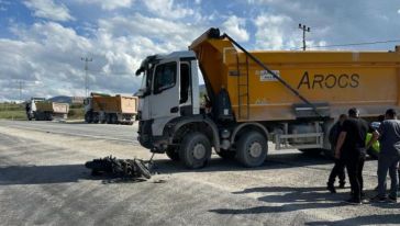 Kamyonla Çarpışan Motosikletin Sürücüsü Kurtarılamadı