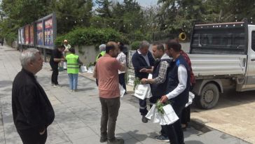 Katı Atık Tesisi Serasında Üretilen Sebze Fideleri Dağıtıldı