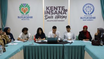 'Kayısı Gibi Sert Duruyorum Ama İçin Beton Gibi Yumuşak!'