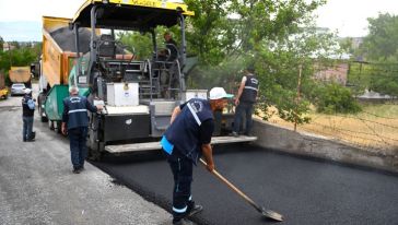 Meydanbaşı Karababa'da Finişerle Asfaltlama