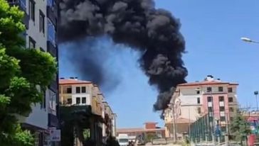 Şantiye Yangını Sırasında Araç Çarpan Polis Yaralandı