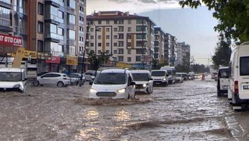 Şiddetli Yağış İl Merkezinde Yaşamı Felç Etti
