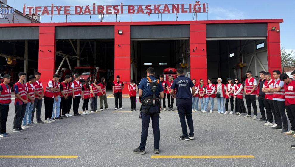 Büyükşehir'den Genç Kızılay Ekibine Afet Eğitimi