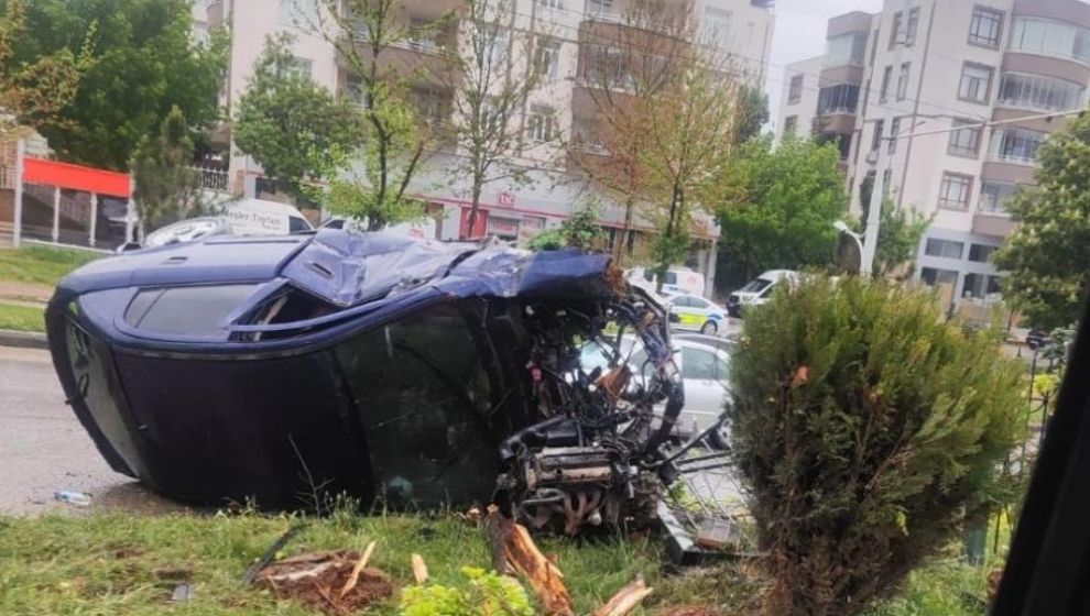 Çöşnük Kavşağındaki Kazada 2 Yaralı