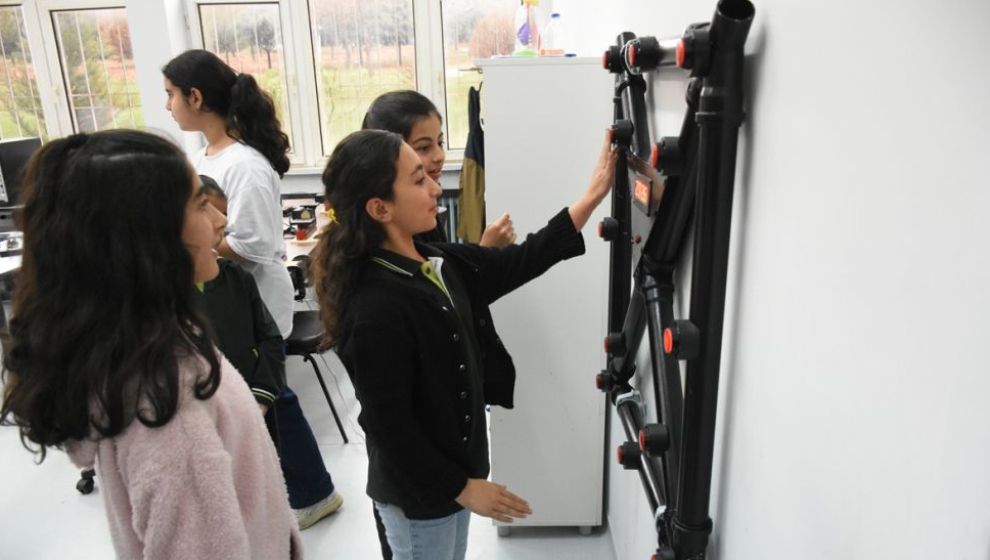 İnönü'de Çocuk Üniversitesi Bilim Şenliği Düzenlendi