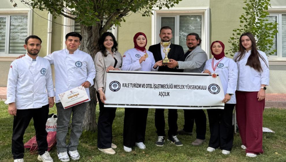 Kale MYO Aşçılık Bölümü Öğrencileri Elazığ'da Ödül Aldı
