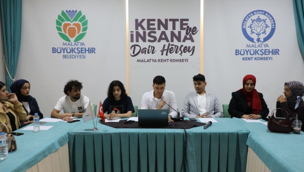 'Kayısı Gibi Sert Duruyorum Ama İçin Beton Gibi Yumuşak!'