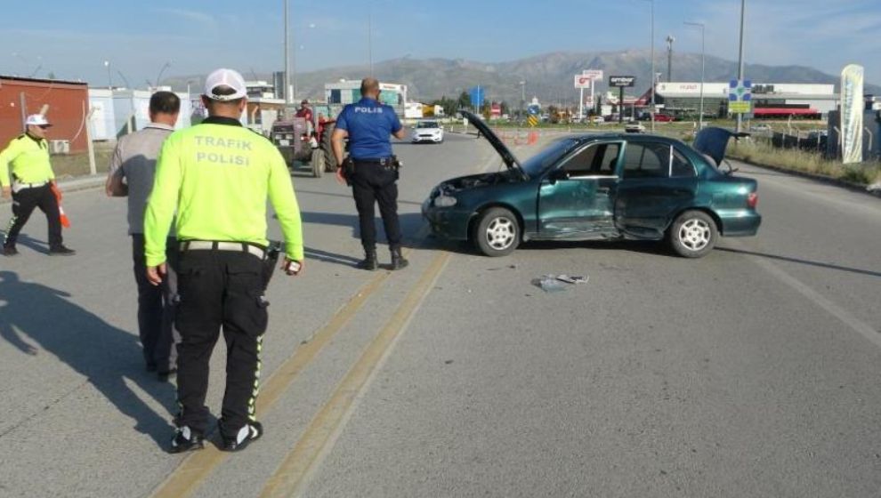 Kaza Yaptı, Otomobilini Yolun Ortasına Bırakıp Gitti!.