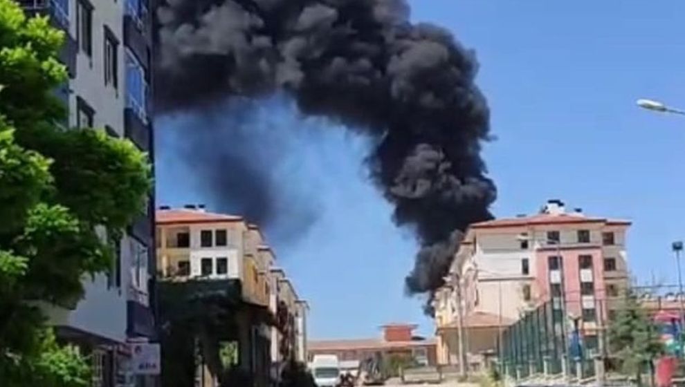 Şantiye Yangını Sırasında Araç Çarpan Polis Yaralandı
