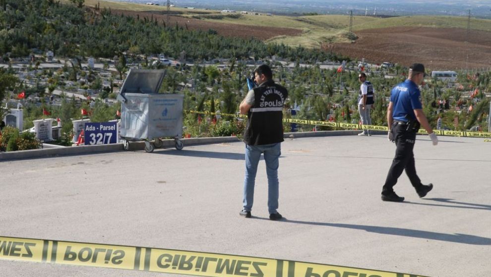 Şehir Mezarlığı'nda Silahlı Bıçaklı Kavga.. 1 Ölü, 2 Yaralı