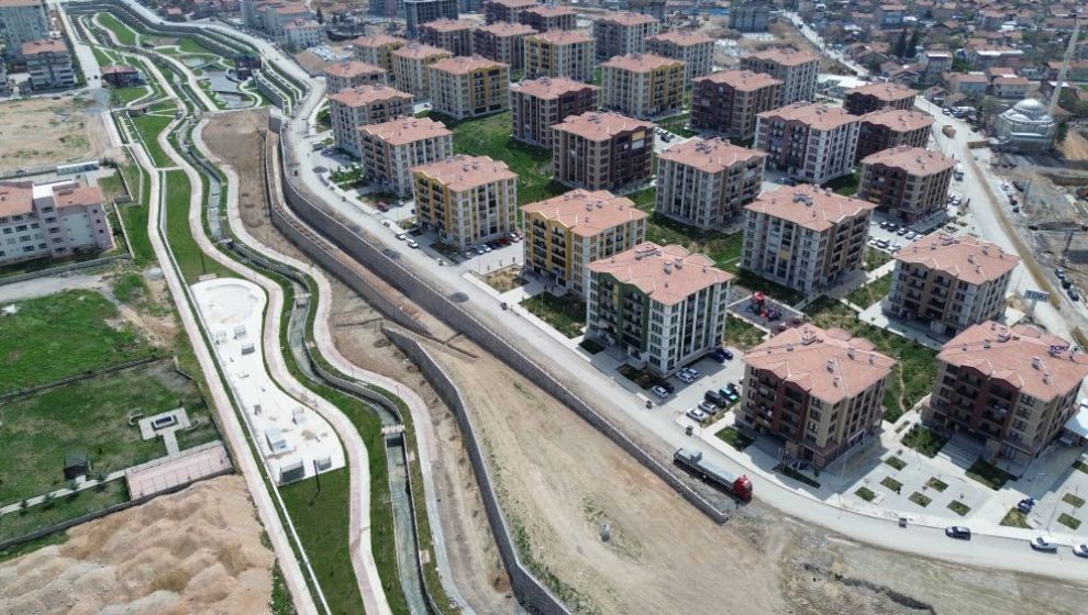 Şehitfevzi'de Derme Deresi Çevre Düzenlemesi Sürüyor