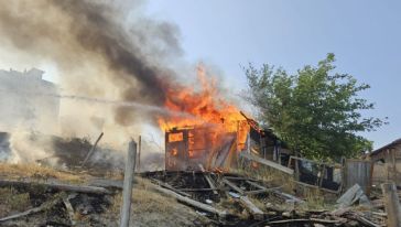 Barakadaki Yangına İtfaiye Müdahale Etti