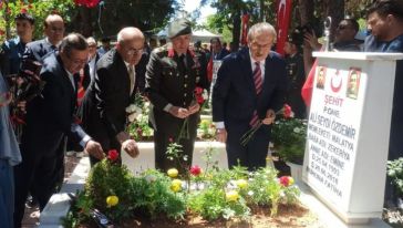 İl Yöneticilerinden Bayram Arifesinde Şehitlik Ziyareti