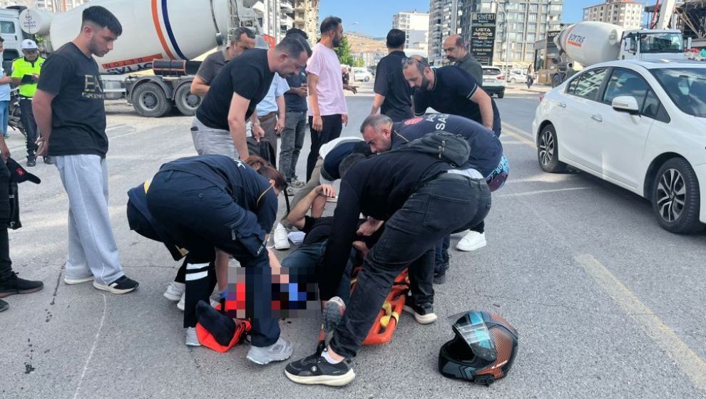 Araçla Çarpışan Motosikletin Sürücüsü Yaralandı