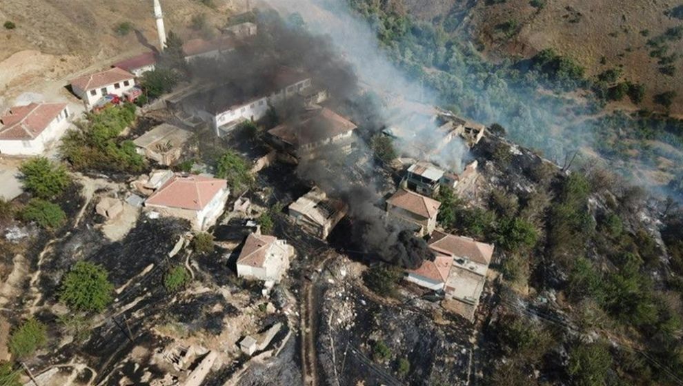 Kale'de Otlukta Başlayan Yangın Evlere de Hasar Verdi