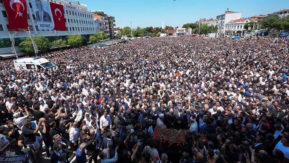 Manisa Büyükşehir Belediye Başkanı Zeyrek Toprağa Verildi